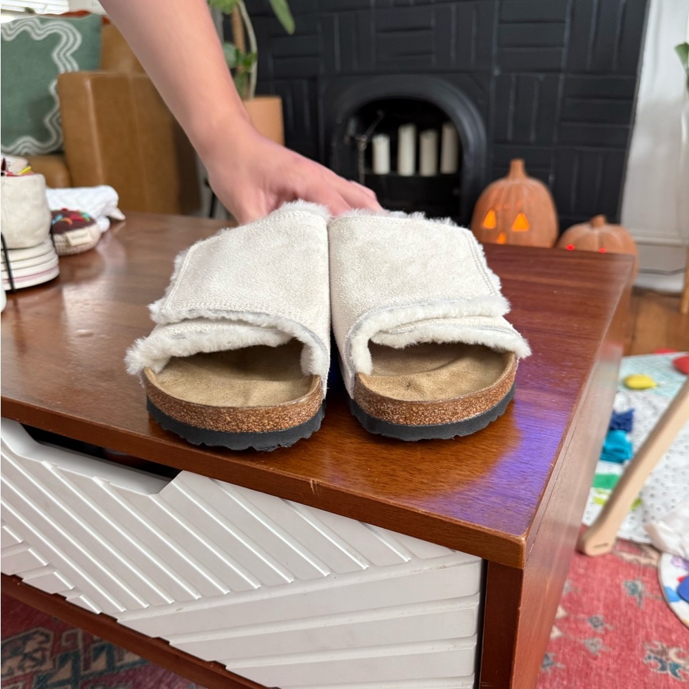 STÜSSY & BIRKENSTOCK SOLANA SHEARLING SLIDE - Picture 3 of 6